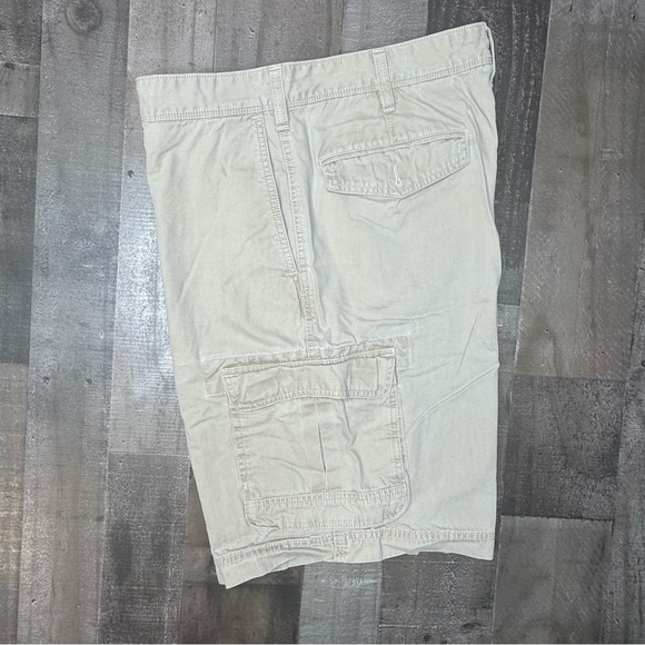 Eddie Bauer Khaki Cargo Short size 36 - Picture 1 of 13